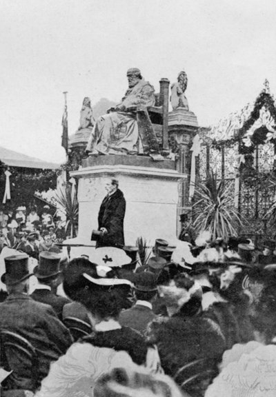 Lord Salisbury nimmt die Statue an, aus einem Artikel mit dem Titel Ein Denkmal eines großen Lebens: Die Salisbury-Statue in Hatfield veröffentlicht in The Graphic, 27. Oktober 1906 von English Photographer